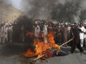 Afghan demonstrators torch an effigy of US President Barack Obama during an anti-US demonstration in Ghanikhail district of Nangarhar province on 14 September  AFP PHOTO / NOORULLAH SHIRZADA