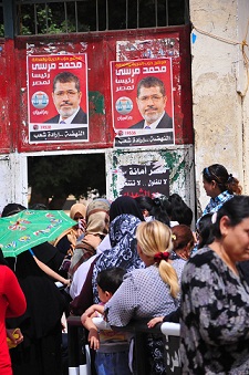 Voters lines up to cast their vote in the presidential elections. (PHOTO BY HASSAN IBRAHIM)