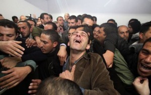 Palestinian relatives and friends mourn the death of Arafat Jaradat, who died in an Israeli prison, after his body was handed over by Israeli authorities (AFP Photo)