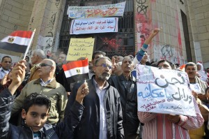 Tawfik Okasha supporters cut off Ramses street and protest by the High Court, demanding the resignation of the current prosecutor general (Photo by: Mohamed Omar) 