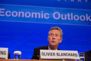 This photo provided by the International Monetary Fund (IMF) shows IMF Economic Counsellor and Director of the Research Department Olivier Blanchard at a joint press conference on the World Economic Outlook April 16, 2013 at IMF headquarters in Washington (AFP Photo)